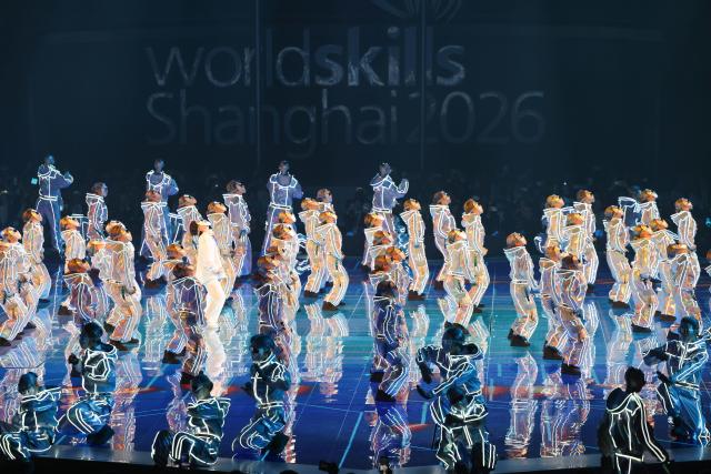 (260922) -- SHANGHAI, Sept. 22, 2026 (Xinhua) -- People and robots perform during the opening ceremony of the 48th WorldSkills Competition in east China's Shanghai, Sept. 22, 2026. The 48th WorldSkills Competition opened in Shanghai on Tuesday evening, with 1,385 competitors from 68 countries and regions vying in 64 skill events. (Xinhua/Jin Liwang)