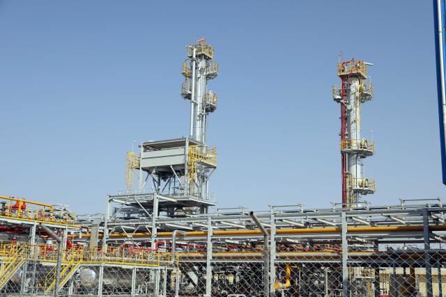 (260922) -- BAGHDAD, Sept. 22, 2026 (Xinhua) -- Photo taken on Sept. 22, 2026 shows the gas processing facility at the EBS oilfield in Baghdad Province, Iraq. A gas processing facility built and invested in by Chinese company ZhenHua Oil was officially put into operation at the EBS oilfield in central Iraq on Tuesday. (Xinhua/Khalil Dawood)