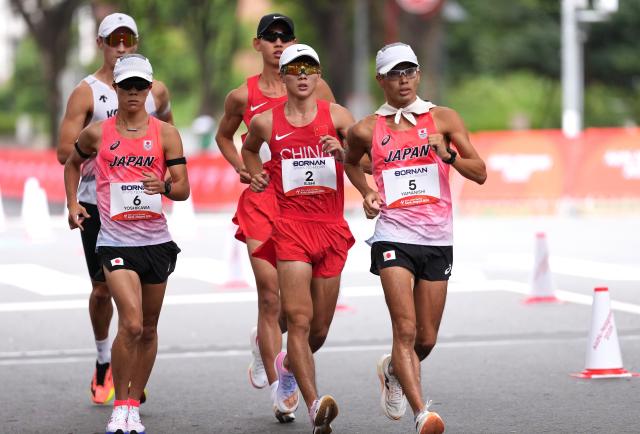 (260923) -- NAGOYA, Sept. 23, 2026 (Xinhua) -- Choe Byeongkwang (rear L) of South Korea, Shi Shengji (front C) and Li Chenjie (rear R) of China, Yamanishi Toshikazu (front R) and Yoshikawa Kento of Japan compete during the Men's Half Marathon Race Walk Final of Athletics at the 20th Asian Games Aichi-Nagoya 2026 in Nagoya, Japan, Sept. 23, 2026. (Xinhua/Luo Yuan)