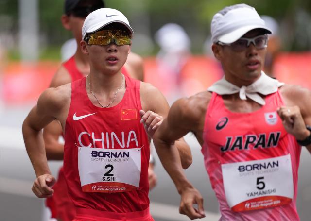 (260923) -- NAGOYA, Sept. 23, 2026 (Xinhua) -- Shi Shengji (front L) of China and Yamanishi Toshikazu (front R) of Japan compete during the Men's Half Marathon Race Walk Final of Athletics at the 20th Asian Games Aichi-Nagoya 2026 in Nagoya, Japan, Sept. 23, 2026. (Xinhua/Luo Yuan)