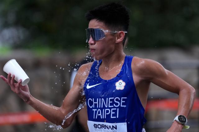 (260923) -- NAGOYA, Sept. 23, 2026 (Xinhua) -- Chan Yung-kuei of Chinese Taipei competes during the Men's Half Marathon Race Walk Final of Athletics at the 20th Asian Games Aichi-Nagoya 2026 in Nagoya, Japan, Sept. 23, 2026. (Xinhua/Luo Yuan)