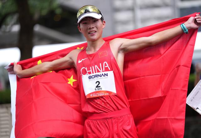 (260923) -- NAGOYA, Sept. 23, 2026 (Xinhua) -- Shi Shengji of China celebrates after the Men's Half Marathon Race Walk Final of Athletics at the 20th Asian Games Aichi-Nagoya 2026 in Nagoya, Japan, Sept. 23, 2026. (Xinhua/Luo Yuan)