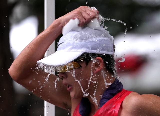 (260923) -- NAGOYA, Sept. 23, 2026 (Xinhua) -- Shi Shengji of China competes during the Men's Half Marathon Race Walk Final of Athletics at the 20th Asian Games Aichi-Nagoya 2026 in Nagoya, Japan, Sept. 23, 2026. (Xinhua/Luo Yuan)