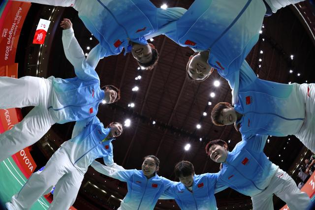 (260923) -- ICHINOMIYA, Sept. 23, 2026 (Xinhua) -- Players of team China cheer up before the badminton women's team semifinals between China and Indonesia at the 20th Asian Games Aichi-Nagoya 2026 in Ichinomiya of Aichi Prefecture, Japan, Sept. 23, 2026. (Xinhua/Li Bo)