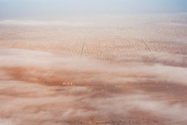 (260923) -- NOUAKCHOTT, Sept. 23, 2026 (Xinhua) -- The city view of Nouakchott, capital of Mauritania, is pictured through an airplane window, Sept. 14, 2026. (Xinhua/Xie Jianfei)