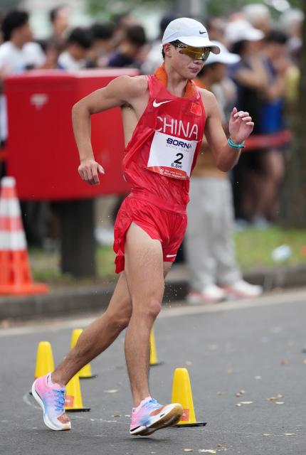 (260923) -- NAGOYA, Sept. 23, 2026 (Xinhua) -- Shi Shengji of China competes during the Men's Half Marathon Race Walk Final of Athletics at the 20th Asian Games Aichi-Nagoya 2026 in Nagoya, Japan, Sept. 23, 2026. (Xinhua/Jia Yuchen)