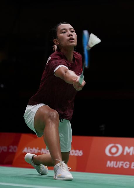 (260923) -- ICHINOMIYA, Sept. 23, 2026 (Xinhua) -- Mutiara Ayu Puspitasari of team Indonesia competes in the singles match against Chen Yufei of team China during the badminton women's team semifinals between China and Indonesia at the 20th Asian Games Aichi-Nagoya 2026 in Ichinomiya of Aichi Prefecture, Japan, Sept. 23, 2026. (Xinhua/Li Bo)