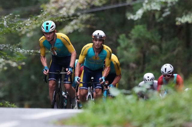 (260923) -- NAGOYA, Sept. 23, 2026 (Xinhua) -- Cyclists compete during the men's road race final of cycling road at the 20th Asian Games Aichi-Nagoya 2026 in Shinshiro of Aichi Prefecture, Japan, Sept. 23, 2026. (Xinhua/Cen Yunpeng)