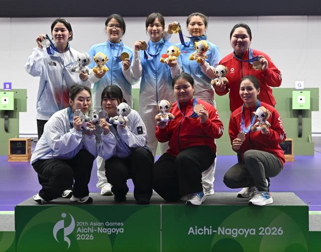 (260923) -- NAGOYA, Sept. 23, 2026 (Xinhua) -- Gold medalists team China (C) pose with silver medalists team South Korea (L) and bronze medalists team Vietnam during the victory ceremony for the 10m air pistol women team final at the 20th Asian Games Aichi-Nagoya 2026 in Toyota of Aichi Prefecture, Japan, Sept. 23, 2026. (Xinhua/Liu Lei)
