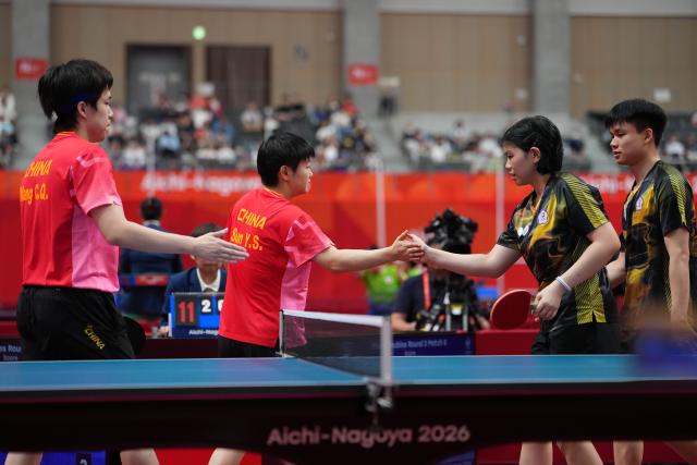 (260923) -- TOYOTA, Sept. 23, 2026 (Xinhua) -- Wang Chuqin(1st L)/Sun Yingsha (2nd L) greet Feng Yi-hsin(1st R)/Yeh Yi-tian after the mixed doubles round 3 match between Wang Chuqin/Sun Yingsha (China) and Feng Yi-hsin/Yeh Yi-tian (Chinese Taipei) at the 20th Asian Games Aichi-Nagoya 2026 in Toyota, Japan, Sept. 23, 2026. (Xinhua/Cheong Kam Ka)