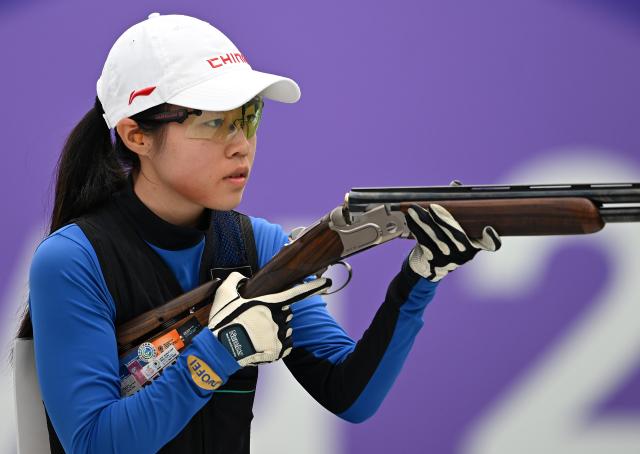 (260923) -- NAGOYA, Sept. 23, 2026 (Xinhua) -- Jiang Yiting of China competes during the Skeet Women Individual Final of shooting at the 20th Asian Games Aichi-Nagoya 2026 in Toyota of Aichi Prefecture, Japan, Sept. 23, 2026. (Xinhua/Liu Lei)