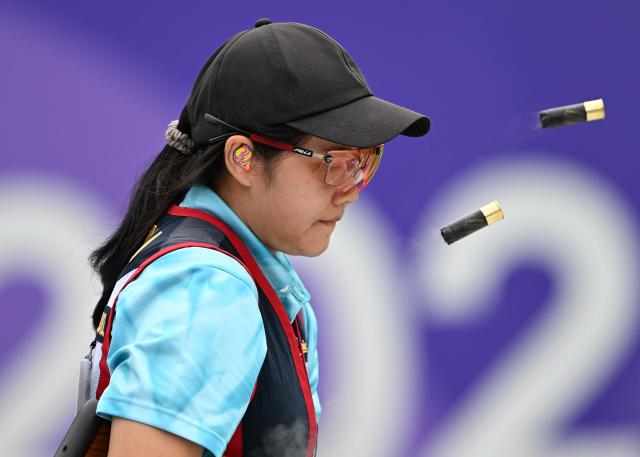 (260923) -- NAGOYA, Sept. 23, 2026 (Xinhua) -- Isarapa Imprasertsuk of Thailand competes during the Skeet Women Individual Final of shooting at the 20th Asian Games Aichi-Nagoya 2026 in Toyota of Aichi Prefecture, Japan, Sept. 23, 2026. (Xinhua/Liu Lei)