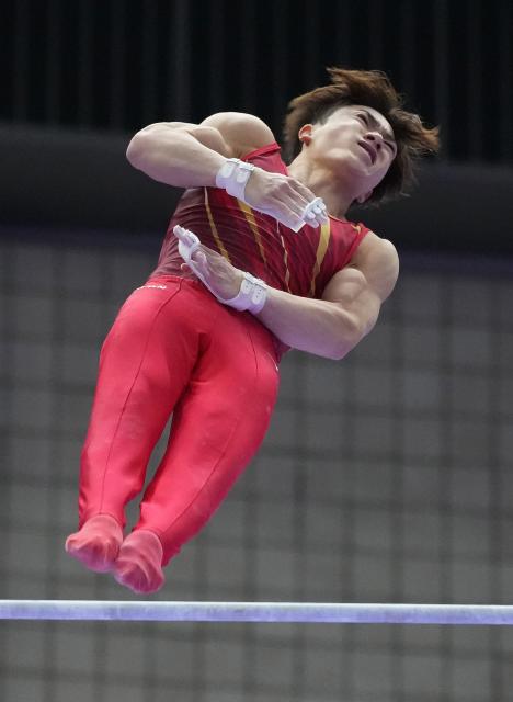(260923) -- NAGOYA, Sept. 23, 2026 (Xinhua) -- Oka Shinnosuke of team Japan competes during the horizontal bar competition of men's team final of Artistic Gymnastics at the 20th Asian Games Aichi-Nagoya 2026 in Nagoya, Japan, Sept. 23, 2026. (Xinhua/Jia Yuchen)