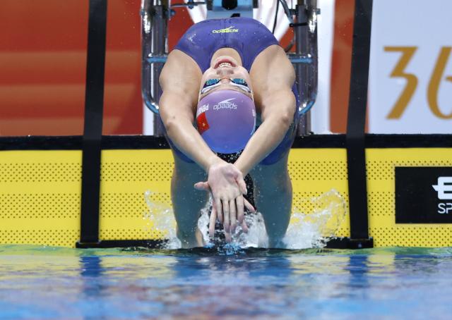 (260923) -- TOKYO, Sept. 23, 2026 (Xinhua) -- Peng Xuwei of China competes during the women's 100m backstroke final at the 20th Asian Games Aichi-Nagoya 2026 in Tokyo, Japan, Sept. 23, 2026. (Xinhua/Wu Zhizun)