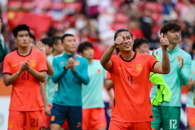 (260923) -- TOYOTA, Sept. 23, 2026 (Xinhua) -- Zhang Yuming (front) of China celebrates after the group B match of Men's Football between China and the United Arab Emirates at 20th Asian Games Aichi-Nagoya 2026 in Toyota, Japan, Sept. 23, 2026. (Xinhua/Jia Haocheng)