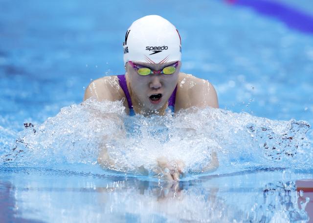 (260923) -- TOKYO, Sept. 23, 2026 (Xinhua) -- Yang Chang of China competes during the women's 100m breaststroke final at the 20th Asian Games Aichi-Nagoya 2026 in Tokyo, Japan, Sept. 23, 2026. (Xinhua/Wu Zhizun)