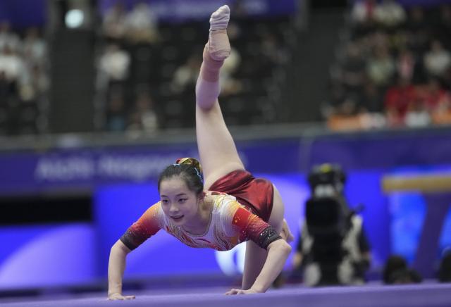 (260923) -- NAGOYA, Sept. 23, 2026 (Xinhua) -- Zhang Yihan of China competes during floor exercise competition of the women's team final of Artistic Gymnastics at the 20th Asian Games Aichi-Nagoya 2026 in Nagoya, Japan, Sept. 23, 2026. (Xinhua/Lui Siu Wai)