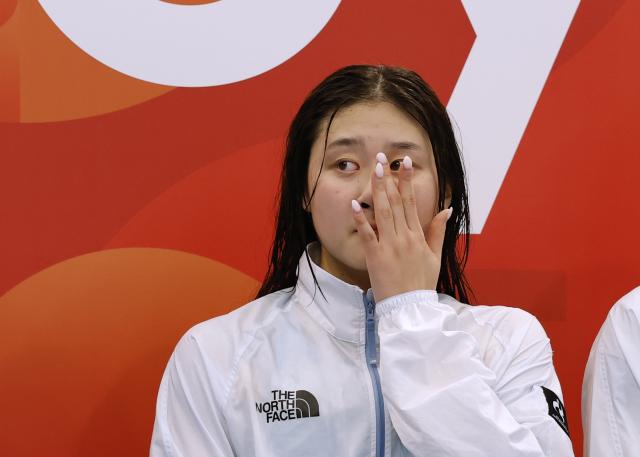 (260923) -- TOKYO, Sept. 23, 2026 (Xinhua) -- Kim Seungwon of South Korea wipes tears during the awarding ceremony for the mixed 4x100m medley relay at the 20th Asian Games Aichi-Nagoya 2026 in Tokyo, Japan, Sept. 23, 2026. (Xinhua/Wu Zhizun)