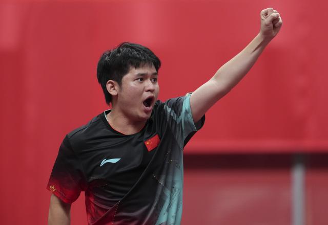 (260923) -- TOYOTA, Sept. 23, 2026 (Xinhua) -- Lin Shidong of China celebrates against Feng Yi-hsin of Chinese Taipei during the men's team semifinal match between China and Chinese Taipei at the 20th Asian Games Aichi-Nagoya 2026 in Toyota of Aichi Prefecture, Japan, Sept. 23, 2026. (Xinhua/Cheong Kam Ka)