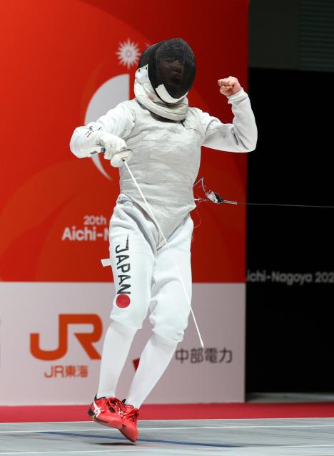 (260923) -- TOKONAME, Sept. 23, 2026 (Xinhua) -- Ueno Yuka (R) of Japan celebrates during the women's foil individual final against Park Jihee of South Korea at the 20th Asian Games Aichi-Nagoya 2026 in Tokoname, Aichi Prefecture, Japan, Sept. 23, 2026. (Xinhua/Yao Qilin)