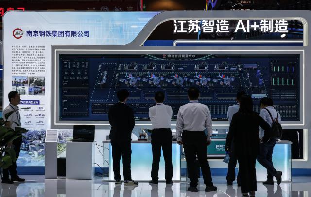 (260923) -- SHENYANG, Sept. 23, 2026 (Xinhua) -- People visit an exhibition during the 7th China Liaoning International Fair for Investment and Trade in Shenyang, northeast China's Liaoning Province, Sept. 23, 2026. The fair kicked off here on Wednesday. (Xinhua/Pan Yulong)
