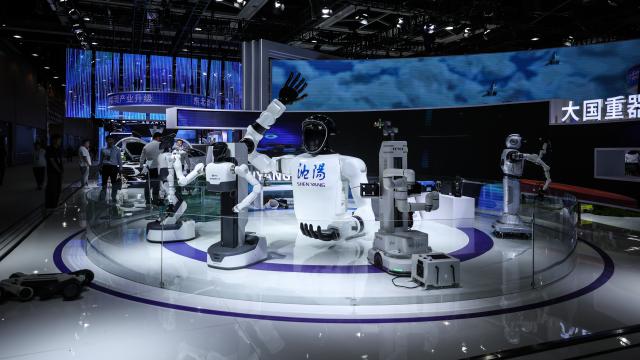 (260923) -- SHENYANG, Sept. 23, 2026 (Xinhua) -- Exhibits are seen during the 7th China Liaoning International Fair for Investment and Trade in Shenyang, northeast China's Liaoning Province, Sept. 23, 2026. The fair kicked off here on Wednesday. (Xinhua/Pan Yulong)