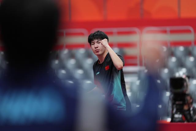 (260923) -- TOYOTA, Sept. 23, 2026 (Xinhua) -- Wen Ruibo of China celebrates against Kuo Guan-hong of Chinese Taipei during the men's team semifinal match between China and Chinese Taipei at the 20th Asian Games Aichi-Nagoya 2026 in Toyota of Aichi Prefecture, Japan, Sept. 23, 2026. (Xinhua/Cheong Kam Ka)