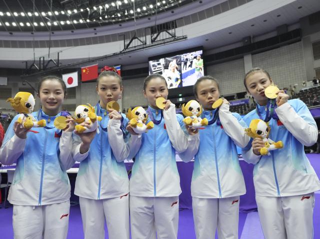 (260923) -- NAGOYA, Sept. 23, 2026 (Xinhua) -- Gold medalists Zhang Yihan, Ke Qinqin, Du Siyu, Zhang Qingying, Qiu Qiyuan (L-R) of team China pose for photos after the awarding ceremony of the women's team final of Artistic Gymnastics at the 20th Asian Games Aichi-Nagoya 2026 in Nagoya, Japan, Sept. 23, 2026. (Xinhua/Lui Siu Wai)