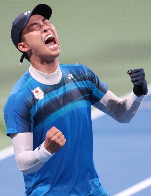(260923) -- NAGOYA, Sept. 23, 2026 (Xinhua) -- Uematsu Toshiki celebrates after the men's singles final of soft tennis between Uematsu Toshiki of Japan and Kurosaka Takuya of Japan at the 20th Asian Games Aichi-Nagoya 2026 in Nagoya, Japan, Sept. 23, 2026. (Xinhua/Deng Hua)