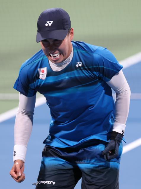 (260923) -- NAGOYA, Sept. 23, 2026 (Xinhua) -- Uematsu Toshiki celebrates after the men's singles final of soft tennis between Uematsu Toshiki of Japan and Kurosaka Takuya of Japan at the 20th Asian Games Aichi-Nagoya 2026 in Nagoya, Japan, Sept. 23, 2026. (Xinhua/Deng Hua)