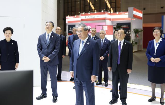(260923) -- SHANGHAI, Sept. 23, 2026 (Xinhua) -- Chinese Premier Li Qiang visits the WorldSkills Shanghai 2026 Expo ahead of the opening ceremony of the WorldSkills Conference 2026 in Shanghai, east China, Sept. 23, 2026. Li on Wednesday addressed the opening ceremony of the WorldSkills Conference 2026 held in Shanghai. (Xinhua/Huang Jingwen)