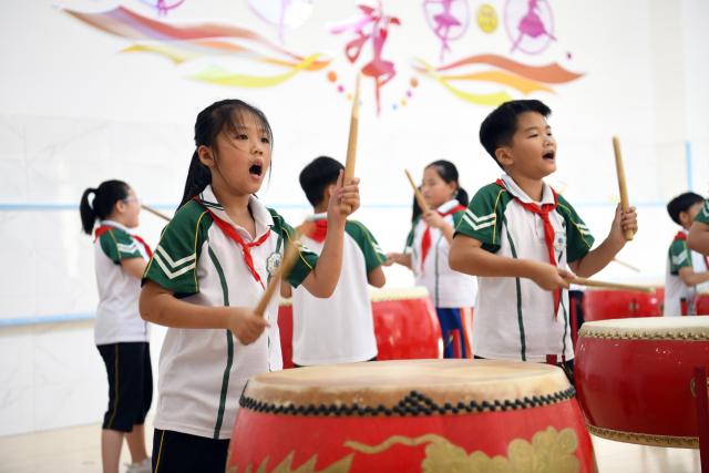 (260923) -- RIZHAO, Sept. 23, 2026 (Xinhua) -- Students practice playing drums at a primary school in Juxian County, east China's Shandong Province, Sept. 23, 2026. A primary school in Juxian County has set up more than 60 student clubs in seven categories, enriching campus life for students and helping them achieve all-round development. (Xinhua/Guo Xulei)