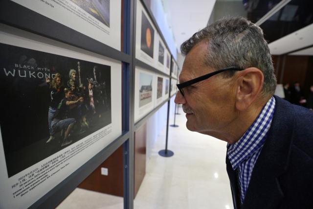 (260924) -- MINSK, Sept. 24, 2026 (Xinhua) -- A man visits a photo exhibition showcasing achievements of Chinese modernization, in Minsk, Belarus, Sept. 22, 2026. A photo exhibition showcasing achievements of Chinese modernization was held in the capital of Belarus on Tuesday.
   More than 400 representatives from the governments and various sectors of society of Belarus and China attended the event.
   The exhibition was held during a reception hosted by the Chinese Embassy in Belarus to celebrate the 77th anniversary of the founding of the People's Republic of China. It featured more than 40 selected Xinhua photographs presenting the great achievements of Chinese modernization under the leadership of the Communist Party of China from economic, social, cultural and ecological perspectives. (Xinhua/Henadz Zhinkov)