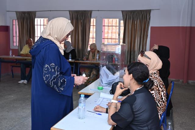 (260923) -- RABAT, Sept. 23, 2026 (Xinhua) -- A voter votes at a polling station in Rabat, Morocco, Sept. 23, 2026. Polling stations opened on Wednesday morning across Morocco for legislative elections to renew the 395 members of the House of Representatives, parliament's lower house. (Photo by Aissa/Xinhua)