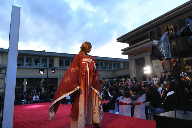 (260923) -- NAIROBI, Sept. 23, 2026 (Xinhua) -- A model participates in the China-Africa Cultural Exchange Mid-Autumn Fashion Show in Nairobi, Kenya, Sept. 23, 2026. The China-Africa Cultural Exchange Mid-Autumn Fashion Show was held at the Confucius Institute of the University of Nairobi in Kenya on September 23. (Xinhua/Liu Qiong)