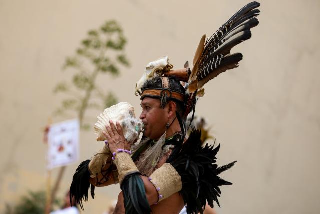 (260923) -- MEXICO CITY, Sept. 23, 2026 (Xinhua) -- A traditional dancer participates in a community dance event in Mexico City, Mexico, Sept. 23, 2026. (Photo by Francisco Canedo/Xinhua)