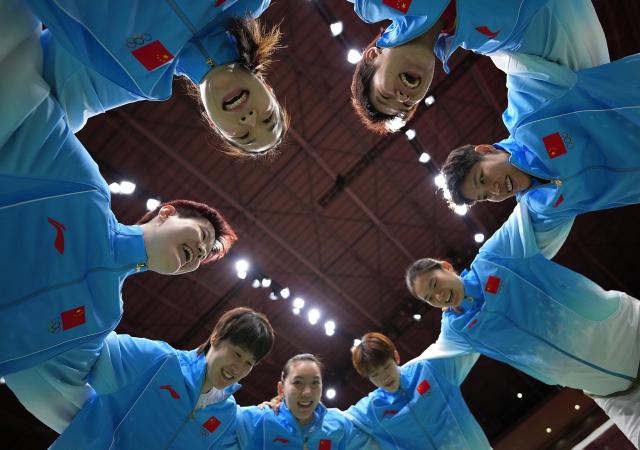 (260924) -- ICHINOMIYA, Sept. 24, 2026 (Xinhua) -- Players of team China cheer and pose ahead of the women's team final match of badminton between China and Japan at the 20th Asian Games Aichi-Nagoya 2026 in Ichinomiya of Aichi Prefecture, Japan, Sept. 24, 2026. (Xinhua/Hou Zhaokang)