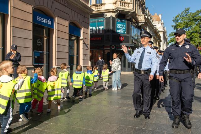 (260924) -- BELGRADE, Sept. 24, 2026 (Xinhua) -- Chinese and Serbian police officers wave to children during a joint patrol on a street in Belgrade, Serbia, Sept. 23, 2026. Chinese and Serbian police officers launched a three-week joint patrol program in downtown Belgrade on Wednesday, aiming at assisting Chinese tourists and residents and strengthening bilateral law enforcement cooperation. (Photo by Wang Wei/Xinhua)