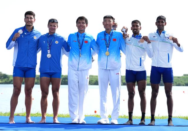 (260924) -- NAGOYA, Sept. 24, 2026 (Xinhua) -- Gold medalists Nie Yide (3rd R)/Yi Xudi (3rd L) of China, silver medalists Mekhrojbek Mamatkulov (1st L)/Pavel Sorin (2nd L) of Uzbekistan and bronze medalists Satnam Singh (2nd R)/Salman Khan of India pose during the victory ceremony for the Men's Double Sculls of Rowing at the 20th Asian Games Aichi-Nagoya 2026 in Kaizu of Gifu Prefecture, Japan, Sept. 24, 2026. (Xinhua/Zhou Mi)