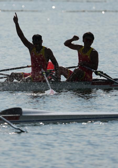 (260924) -- NAGOYA, Sept. 24, 2026 (Xinhua) -- Nie Yide/Yi Xudi (R) of China celebrate after winning the Men's Double Sculls Final A of Rowing at the 20th Asian Games Aichi-Nagoya 2026 in Kaizu of Gifu Prefecture, Japan, Sept. 24, 2026. (Xinhua/Zhou Mi)