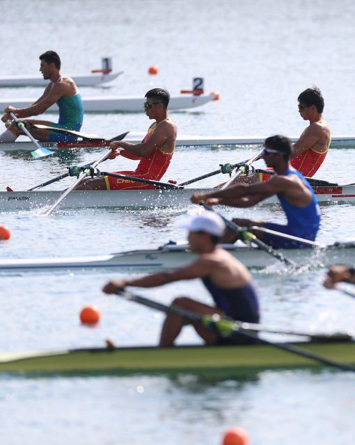 (260924) -- NAGOYA, Sept. 24, 2026 (Xinhua) -- Nie Yide (2nd L)/Yi Xudi (1st R) of China compete during the Men's Double Sculls Final A of Rowing at the 20th Asian Games Aichi-Nagoya 2026 in Kaizu of Gifu Prefecture, Japan, Sept. 24, 2026. (Xinhua/Jia Haocheng)
