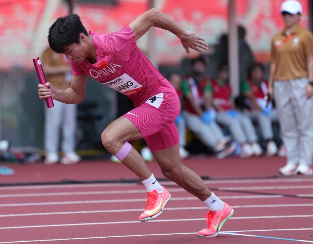 (260924) -- NAGOYA, Sept. 24, 2026 (Xinhua) -- Jiang Baotang of China competes during the mixed 4X400m relay heats of Athletics at the 20th Asian Games Aichi-Nagoya 2026 in Nagoya, Japan, Sept. 24, 2026. (Xinhua/Jia Yuchen)