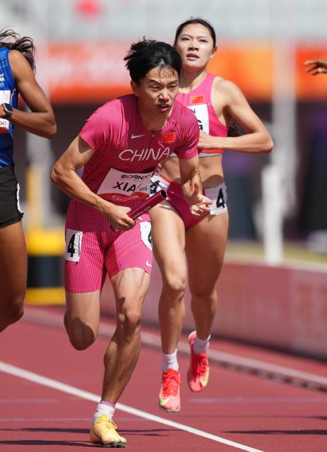 (260924) -- NAGOYA, Sept. 24, 2026 (Xinhua) -- Xiao Heng (L) of China competes during the mixed 4X400m relay heats of Athletics at the 20th Asian Games Aichi-Nagoya 2026 in Nagoya, Japan, Sept. 24, 2026. (Xinhua/Lui Siu Wai)