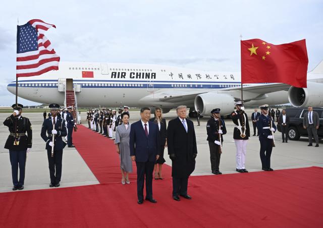 (260923) -- WASHINGTON, Sept. 23, 2026 (Xinhua) -- Chinese President Xi Jinping arrives at Joint Base Andrews on Sept. 23, 2026, for a state visit to the United States at the invitation of U.S. President Donald Trump. Xi and his wife, Peng Liyuan, were warmly greeted by Trump and his wife, Melania Trump, at the airport in a rare planeside welcome. (Xinhua/Li Xiang)