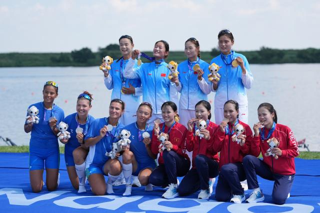 (260924) -- NAGOYA, Sept. 24, 2026 (Xinhua) -- Gold medalists team China (top), silver medalists team Uzbekistan (bottom L) and bronze medalists team Vietnam pose during the victory ceremony for the Women's Four of Rowing at the 20th Asian Games Aichi-Nagoya 2026 in Kaizu of Gifu Prefecture, Japan, Sept. 24, 2026. (Xinhua/Zhou Mi)