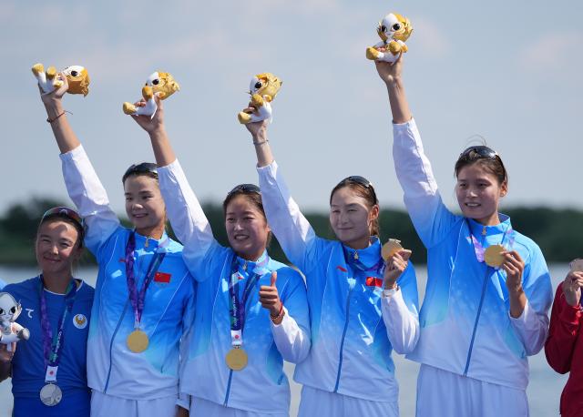 (260924) -- NAGOYA, Sept. 24, 2026 (Xinhua) -- Gold medalists Liu Yaqi, Zhang Yangjing, Li Duolei and Zhang Shuxian (from 2nd L to 1st R) pose after the victory ceremony for the Women's Four of Rowing at the 20th Asian Games Aichi-Nagoya 2026 in Kaizu of Gifu Prefecture, Japan, Sept. 24, 2026. (Xinhua/Zhou Mi)