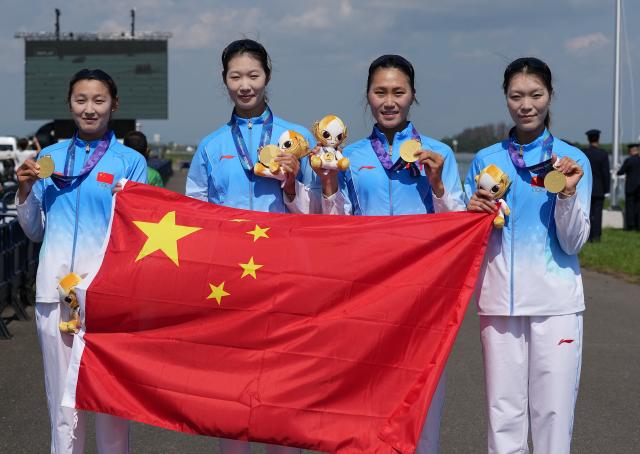 (260924) -- NAGOYA, Sept. 24, 2026 (Xinhua) -- Gold medalists Jiao Siyu, Li Yan, Xu Yixi and Han Mengyao (from L to R) pose after the victory ceremony for the Women's Quadruple Sculls of Rowing at the 20th Asian Games Aichi-Nagoya 2026 in Kaizu of Gifu Prefecture, Japan, Sept. 24, 2026. (Xinhua/Zhou Mi)