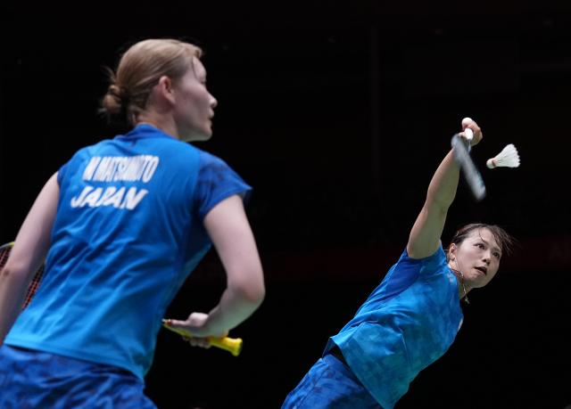 (260924) -- ICHINOMIYA, Sept. 24, 2026 (Xinhua) -- Fukushima Yuki (R)/Matsumoto Mayu of team Japan compete during the doubles match against Liu Shengshu/Tan Ning of team China of the badminton women's team final between China and Japan at the 20th Asian Games Aichi-Nagoya 2026 in Ichinomiya of Aichi Prefecture, Japan, Sept. 24, 2026. (Xinhua/Hou Zhaokang)