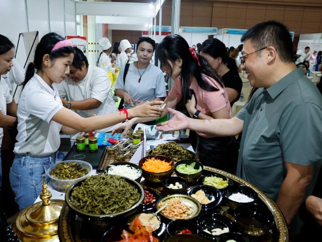 (260924) -- YANGON, Sept. 24, 2026 (Xinhua) -- People attend an event to celebrate the Mid-Autumn Festival in Yangon, Myanmar, Sept. 23, 2026. TO GO WITH "Asia-Pacific Community: Mooncakes, tea foster China-Myanmar cultural harmony" (Xinhua/Myo Kyaw Soe)