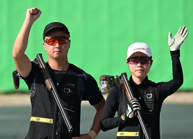 (260924) -- TOYOTA, Sept. 24, 2026 (Xinhua) -- Lyu Jianlin (L) and Jiang Yiting of team China greet the spectators after the Skeet mixed team final of Shooting at the 20th Asian Games Aichi-Nagoya 2026 in Toyota of Aichi Prefecture, Japan, Sept. 24, 2026. (Xinhua/Liu Lei)